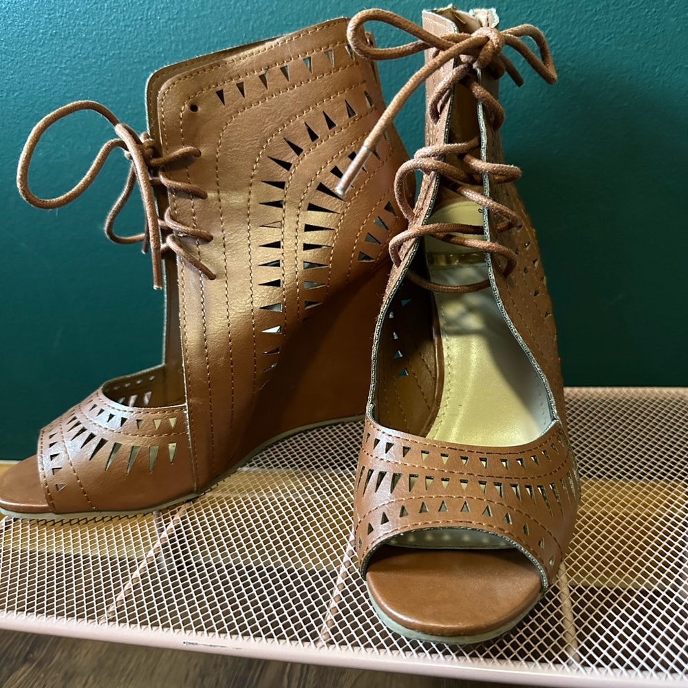Vintage wedge sandals